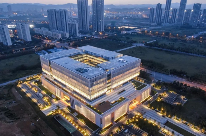 “龍湖書院 城市書匣”|雷曼康碩展790㎡顯示屏點(diǎn)亮柳州圖書館柳東新館