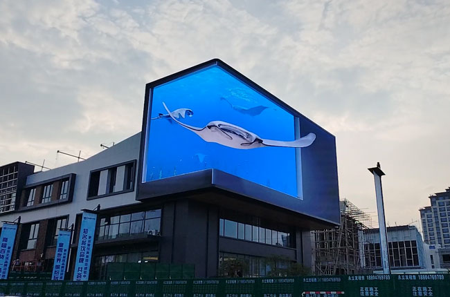 雷曼康碩展裸眼3D大屏亮相赤峰市樂(lè)尚金街
