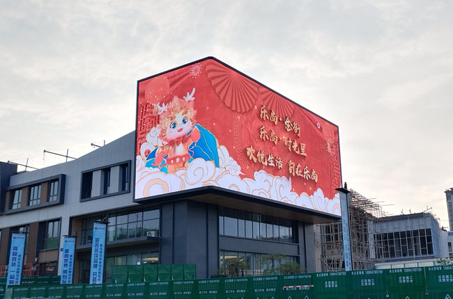 雷曼康碩展裸眼3D大屏亮相赤峰市樂(lè)尚金街