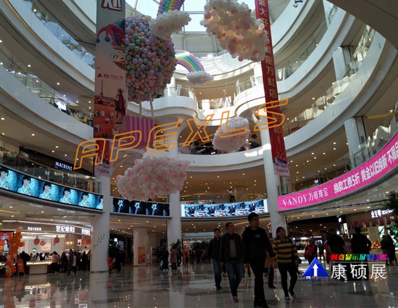 濟(jì)南銀座萬(wàn)紅商場(chǎng)P4MM弧形LED顯示屏